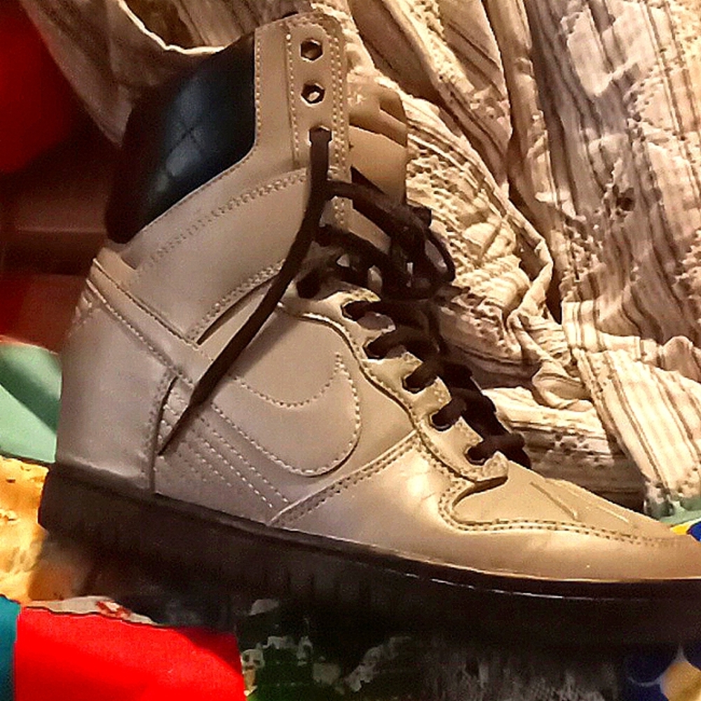 Women's boot sneakers